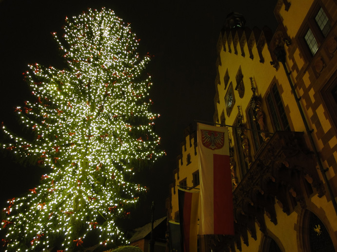 Frankfurter Weihnachtsmarkt 2011 mit Stadtgeläut und Nikolausbesuch